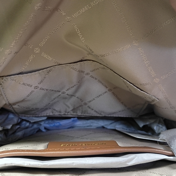 #3005 Brand new with tags, this authentic Michael Kors Jaycee Medium Zip Pocket - Picture 9 of 12